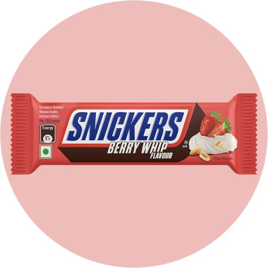Snickers Berry Whip – Riegel mit cremiger Erdbeer Whip Füllung, Karamell, Erdnüssen und Milchschokolade